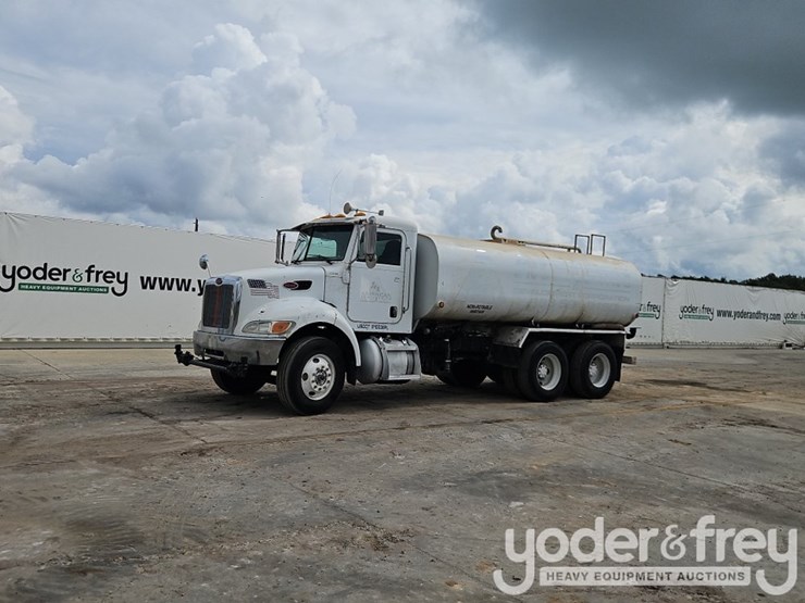 2005-peterbilt-335-image-2