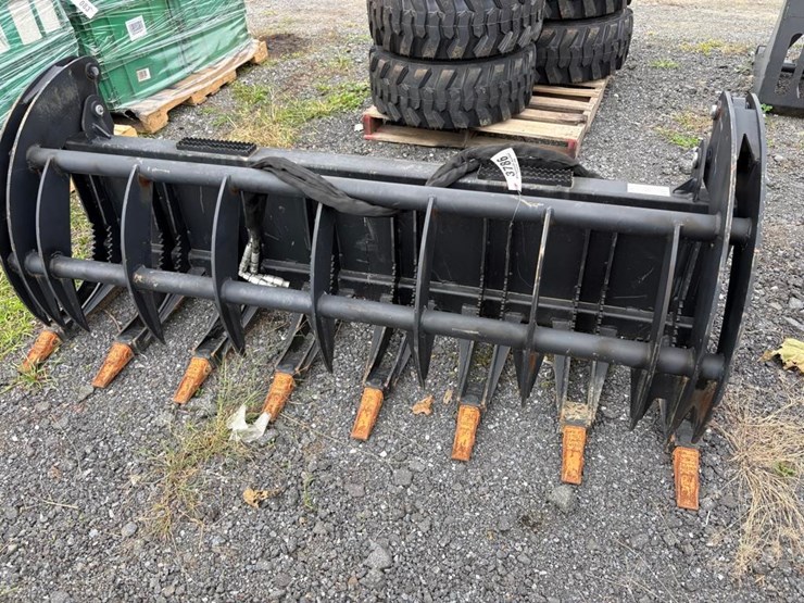 heavy-duty-70in-skidsteer-grapple-image-3