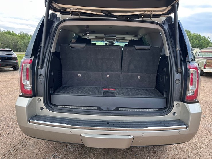2017-gmc-yukon-denali-image-26