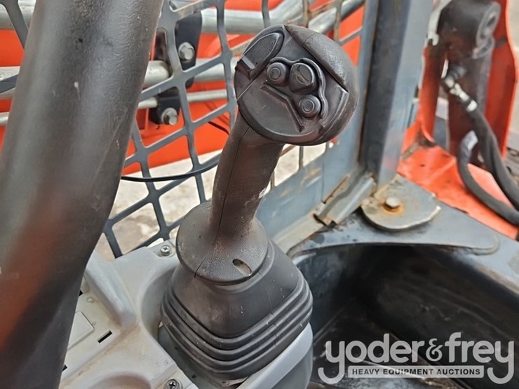 2019-kubota-svl65-2-image-22