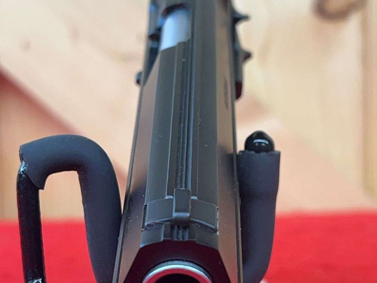 imi-desert-eagle-baby-eagle-.40-s&w-semiauto-pistol-image-6