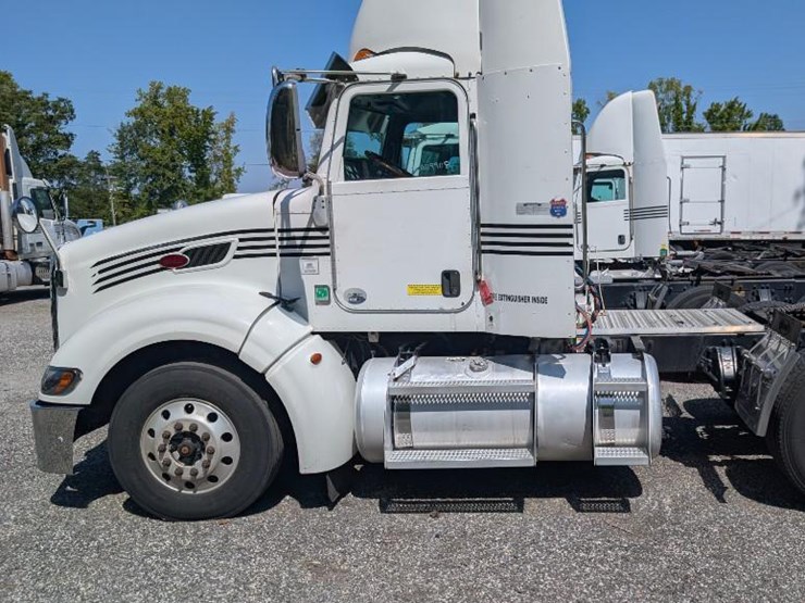 2011-peterbilt-386-image-2