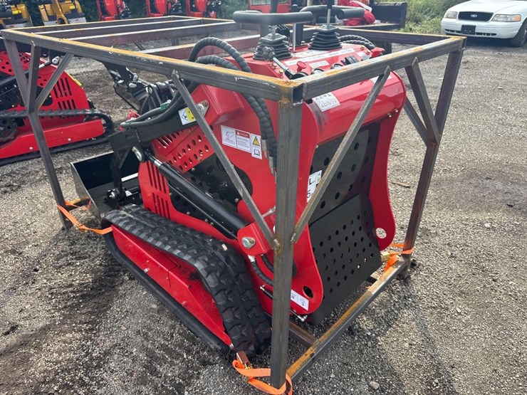 new-sd-lanch-co-mini-stand-on-skidloader-model-sdll60-image-5