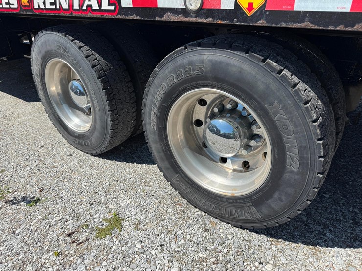 2018-freightliner-122sd-image-29