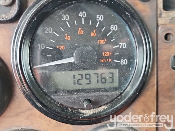 2005-peterbilt-335-image-34