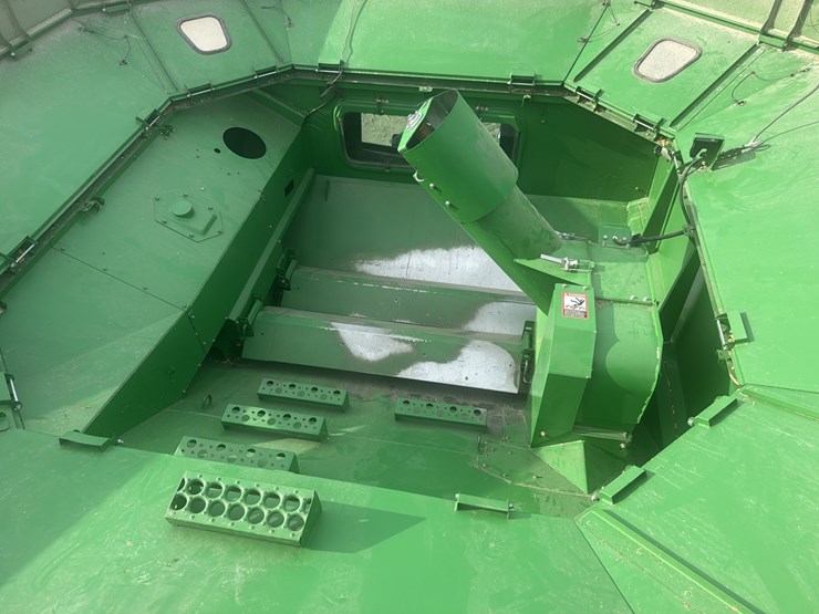 2012-john-deere-s550-image-15