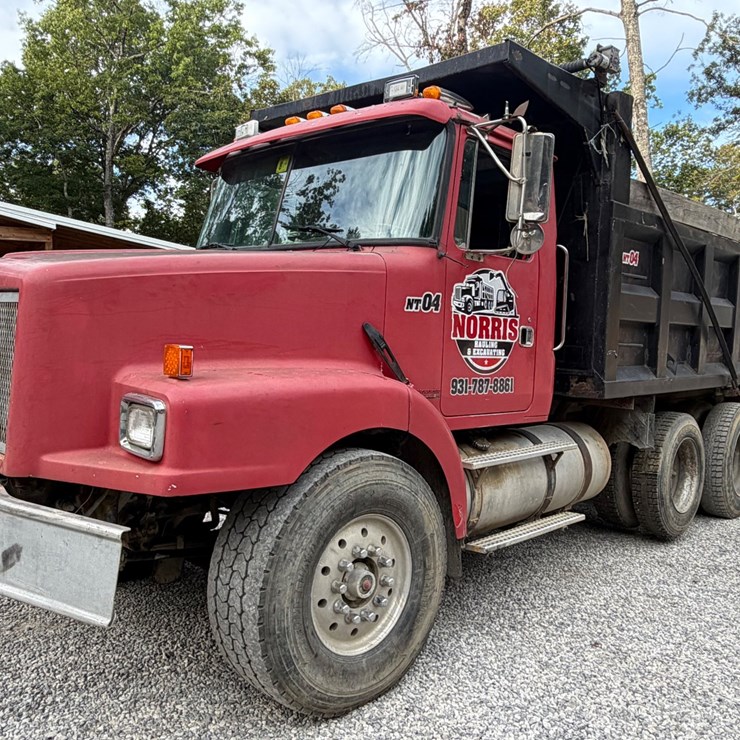 #59 • 1999 VOLVO TRI-AXLE DUMP TRUCK