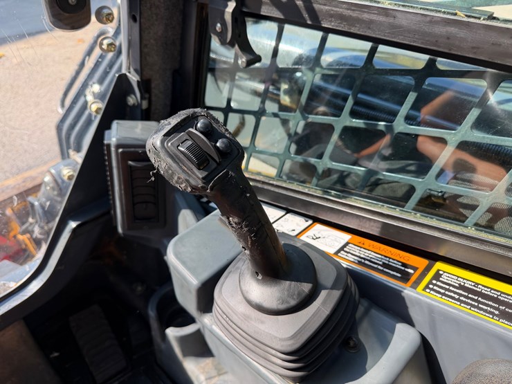 2021-deere-325g-image-28