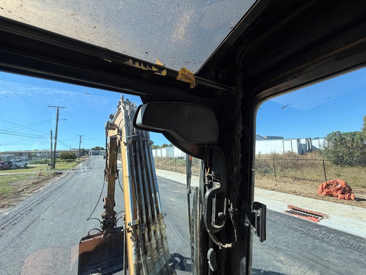2018-caterpillar-305.5e2-image-26