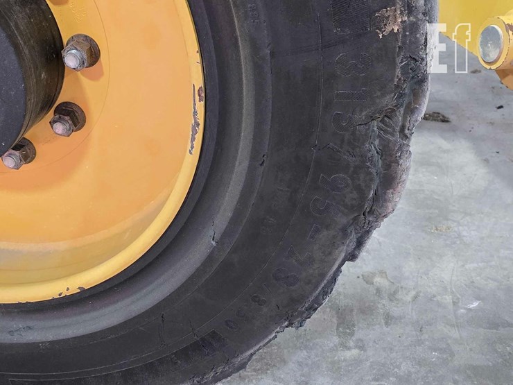 2018-caterpillar-tl943d-image-26