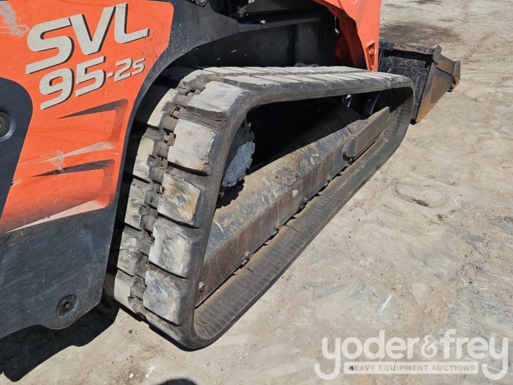 2019-kubota-svl95-2s-image-11