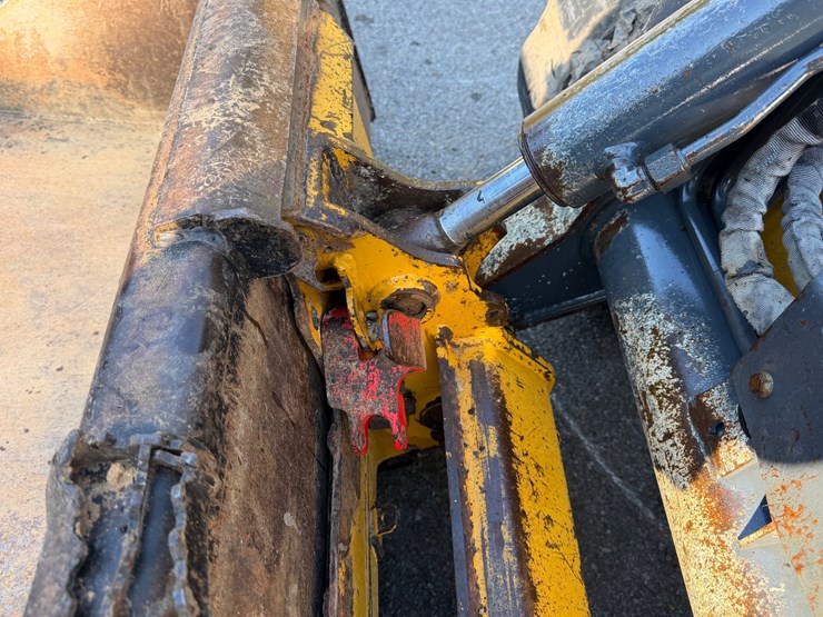 2021-deere-325g-image-14