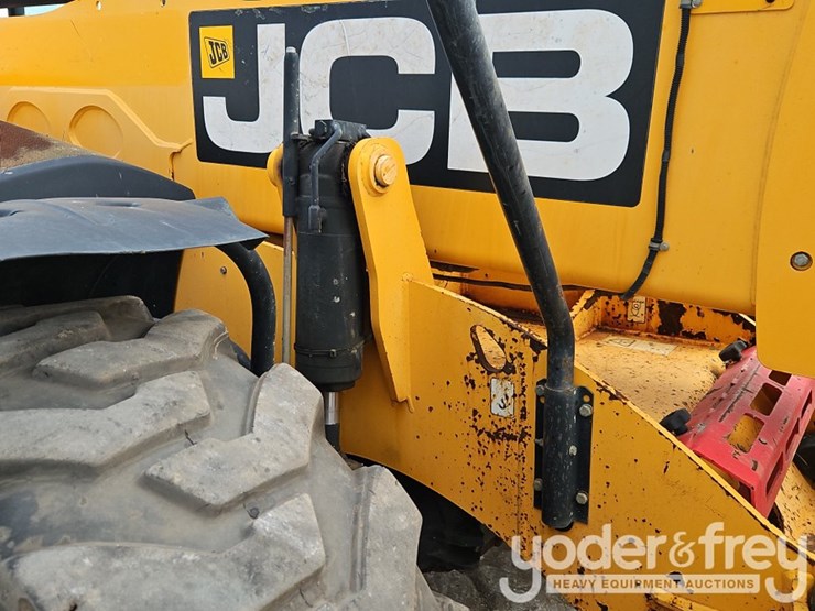 2013-jcb-550-170-image-11
