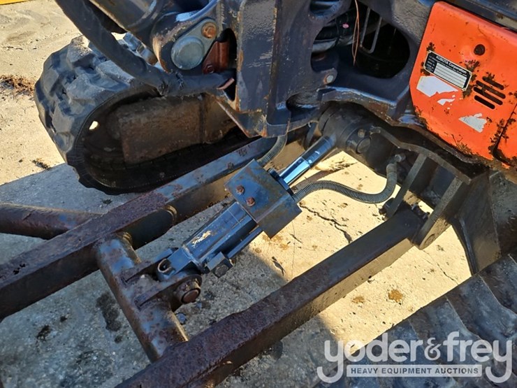 2017-kubota-kx040-4-image-21