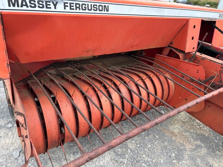 massey-ferguson-220-image-11