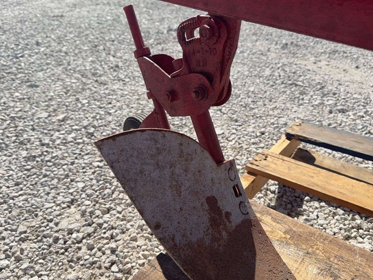 coleman-single-wheel-one-bottom-walk-behind-plow-image-9