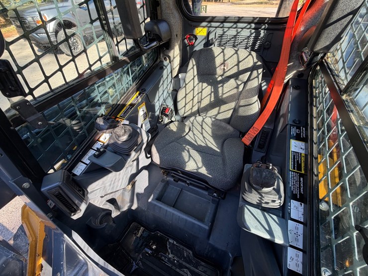 2021-deere-325g-image-27