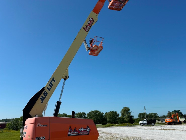 2020-jlg-600s-image-4