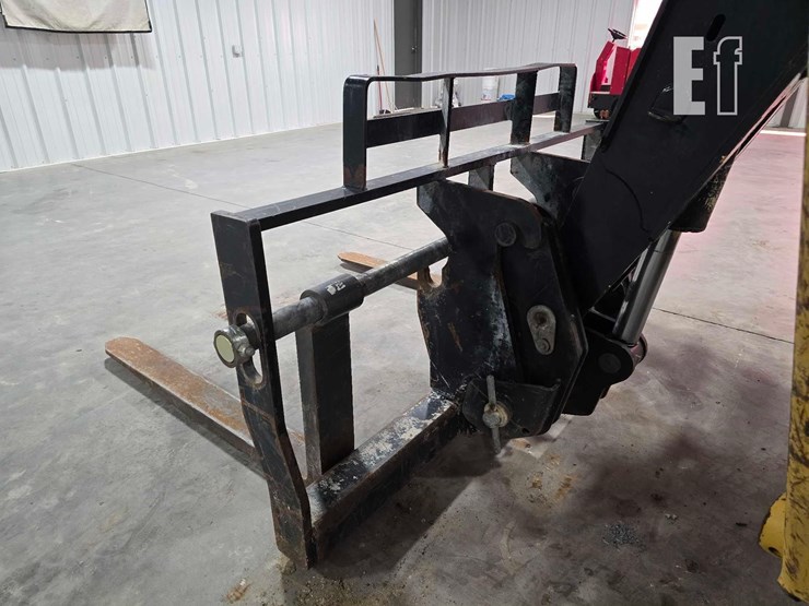 2018-caterpillar-tl943d-image-12