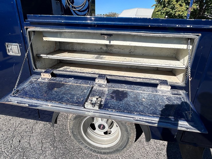 2017-gmc-3500-image-15