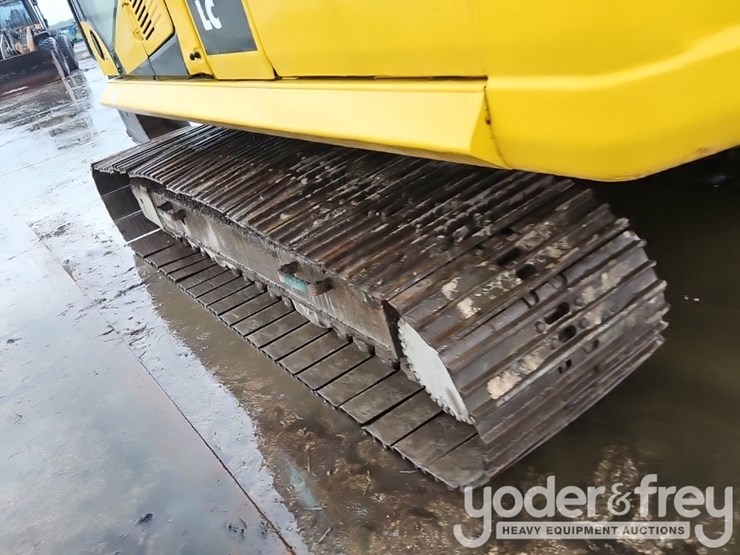 2014-komatsu-pc210-lc-10-image-24