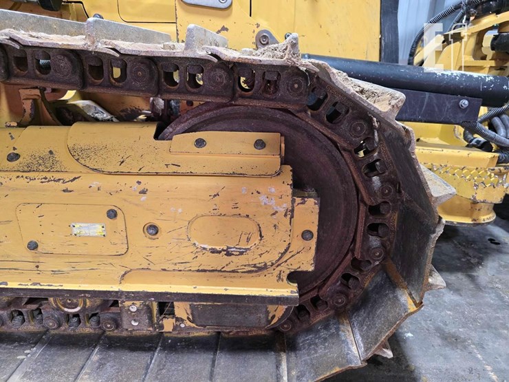 2021-caterpillar-d2-image-31