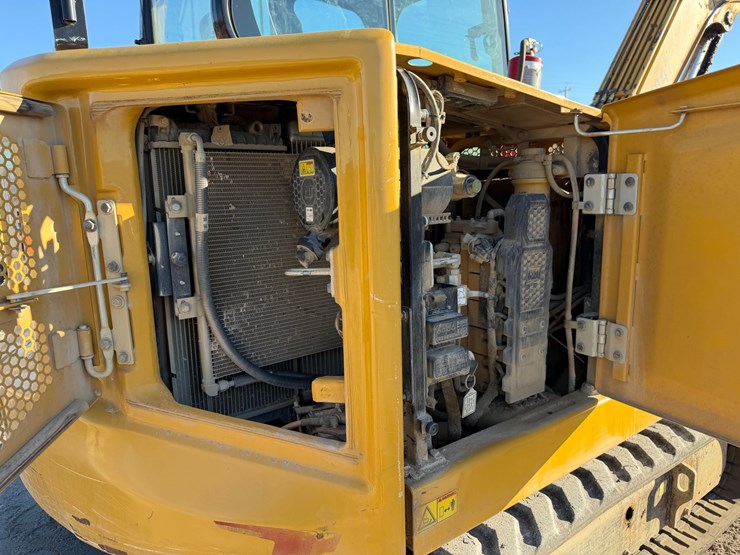 2020-caterpillar-306-image-32
