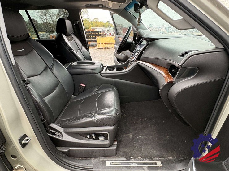 2017-cadillac-escalade-esv-luxury-image-50