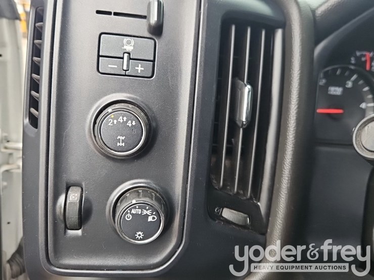 2020-chevrolet-silverado-5500hd-image-48