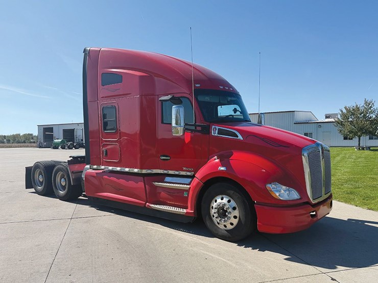 2021-kenworth-t680-image-1