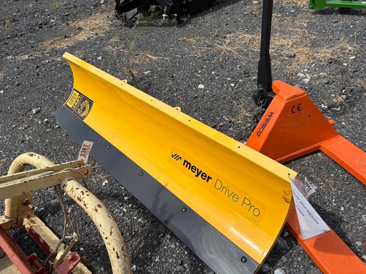 meyer-drive-pro-im-6'8"-snow-blade-image-2