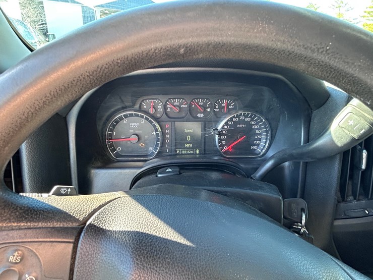 2017-gmc-3500-image-42