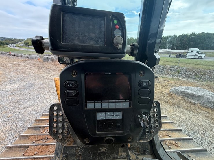 2018-komatsu-d51pxi-24-image-24