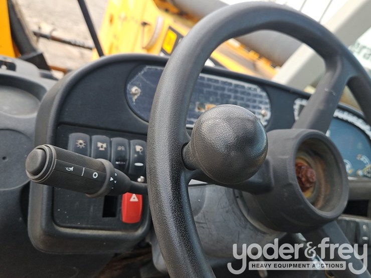 2013-jcb-550-170-image-25