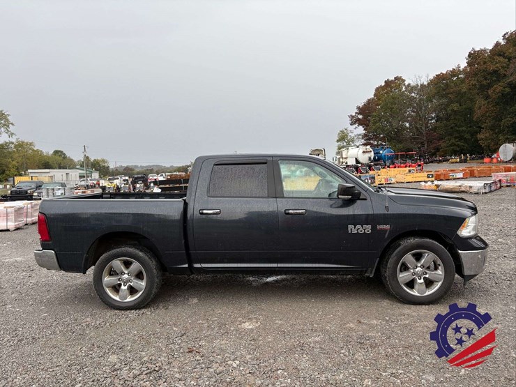 2016-dodge-1500-image-25