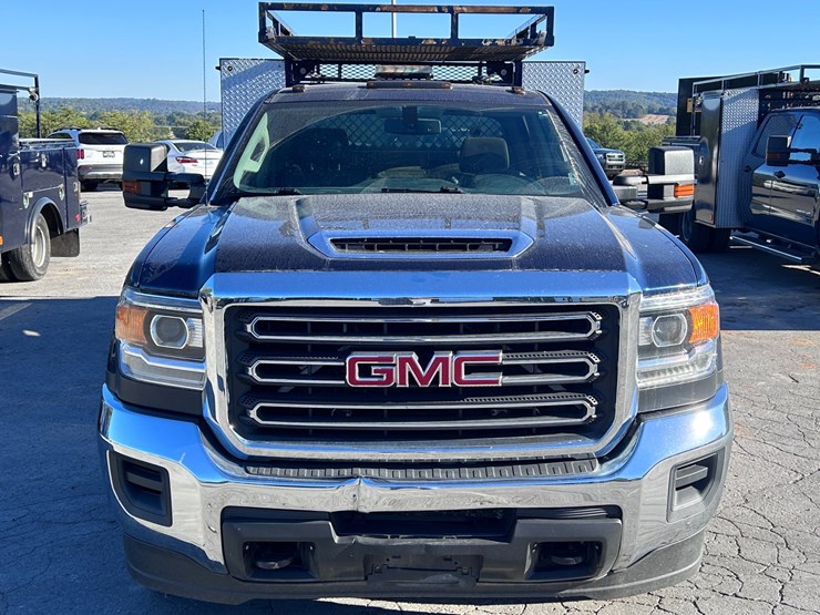2017-gmc-3500-image-12