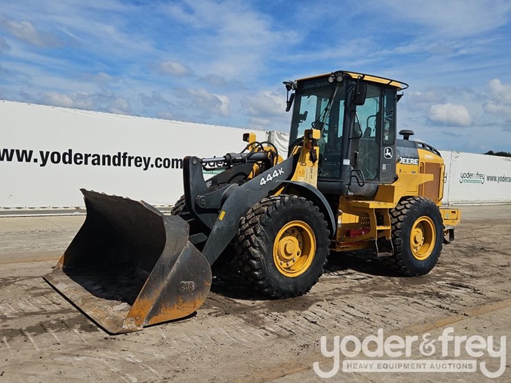 2019-deere-444k-image-1
