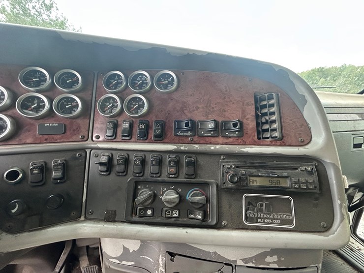 2006-peterbilt-386-image-16