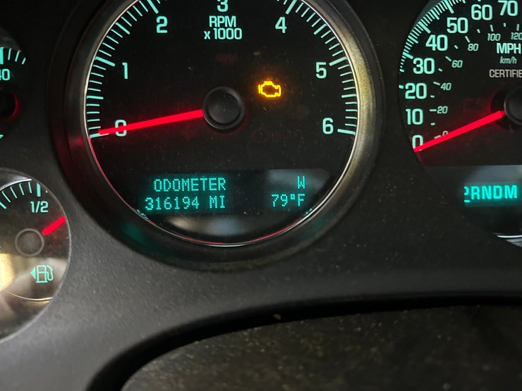 2011-chevrolet-tahoe-image-50