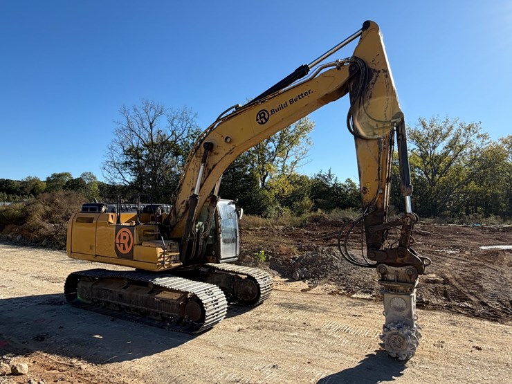 2017-caterpillar-336-image-2