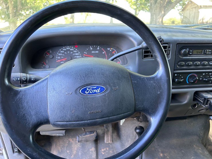 2002-ford-f550-xl-image-29