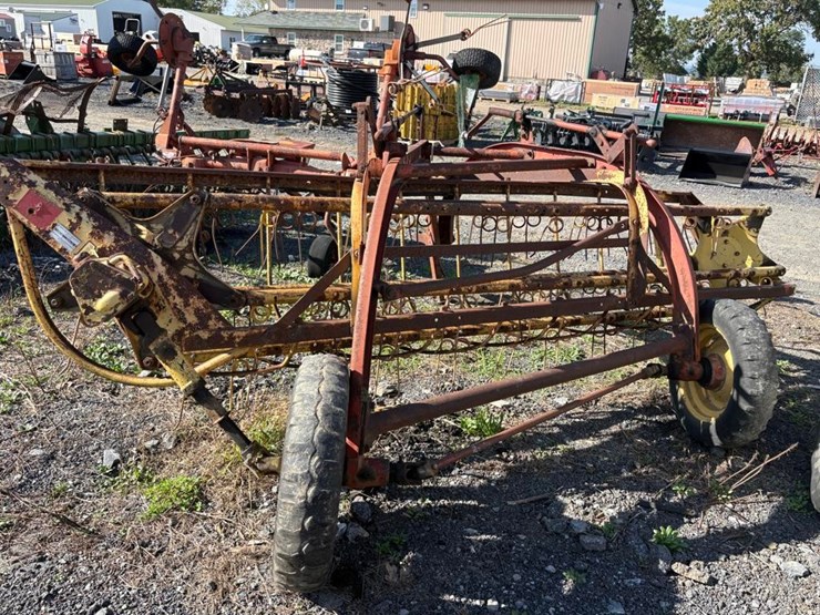 new-holland-258-image-4