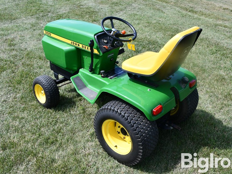john-deere-300-image-7