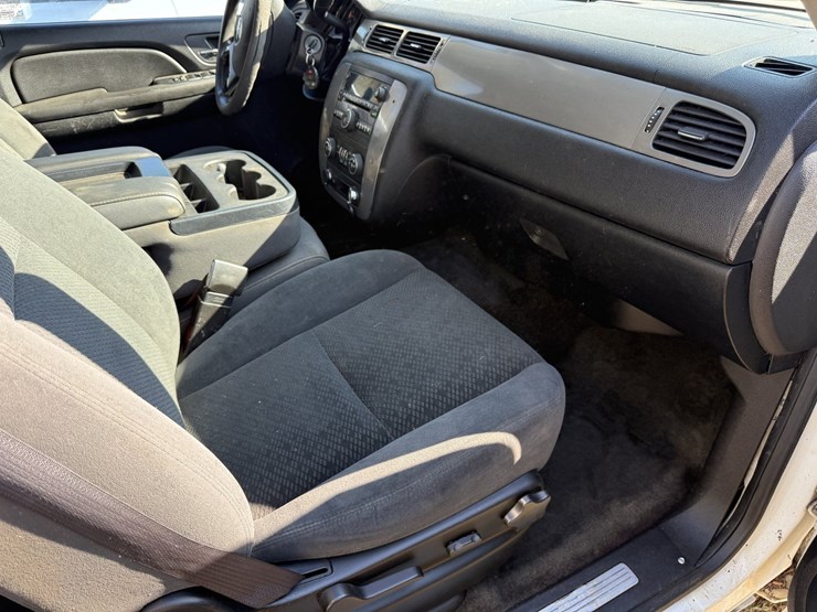 2008-chevrolet-tahoe-image-32