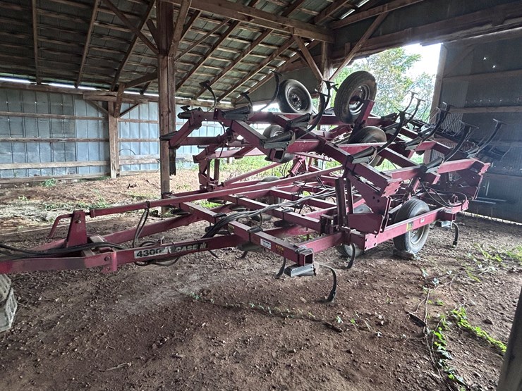 #74-•-case-4300-field-cultivator-image-2