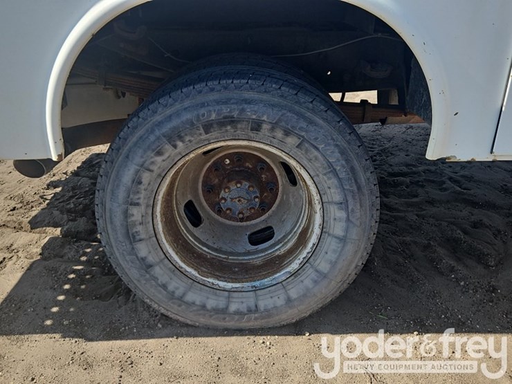 2014-ford-f350-xl-image-10