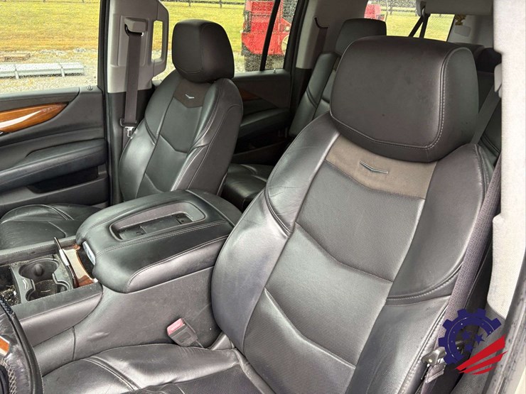 2017-cadillac-escalade-esv-luxury-image-63