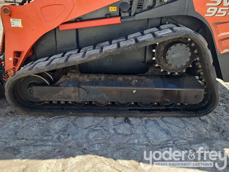 2019-kubota-svl95-2s-image-16