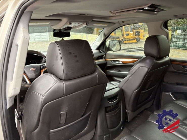 2017-cadillac-escalade-esv-luxury-image-59