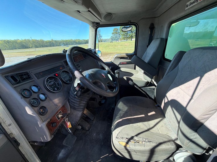 2008-kenworth-t300-image-27